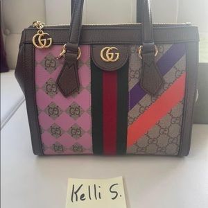 Gucci Ophidia small tote Brand New in Box

 2️⃣1️⃣5️⃣0️⃣